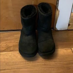 Black uggs size 8